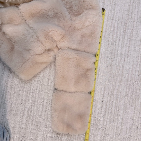 Girls Faux Fur Jacket size medium - Picture 11 of 14